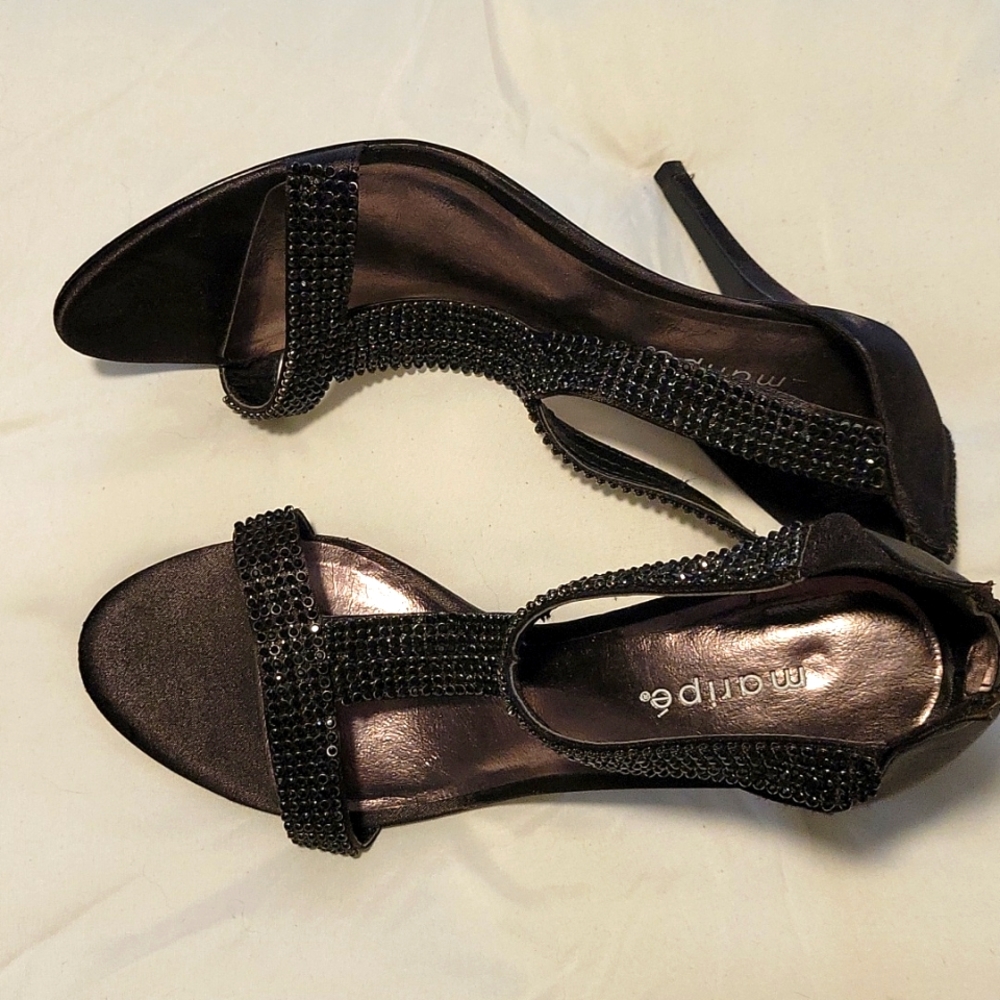 Size 8 high heel black dress shoes